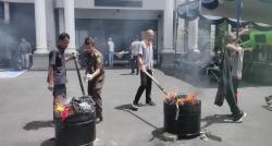 Kejari Lebak Musnahkan 57 Barang Bukti dari Beragam Kasus, Termasuk Narkotika dan Perlindungan Anak