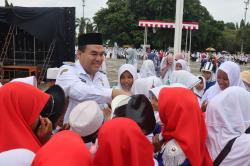 Semarak Hari Santri di Blora: Ribuan Santri Khozinatul Ulum Warnai Alun-Alun dengan Pawai Kebangsaan