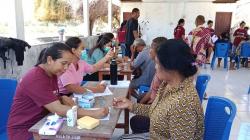 Warga Desa Lifuleo Kupang Serbu Pemeriksaan Mata Gratis oleh YTB dan Puskesmas Batakte