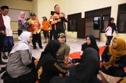 Tinjau Banjir di Genuk, Agustina Wilujeng Optimalkan Pompa dan Dirikan Dapur Umum