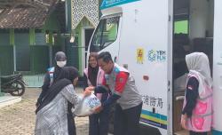 Sejumlah Harga Komoditi Naik, YBM dan Srikandi PLN Ponorogo Bagikan Sembako