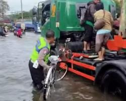 Perhatian! Ini Pengalihan Arus Lalu Lintas Jalur Pantura Semarang-Demak akibat Banjir