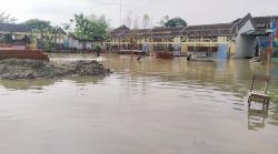 Isu Banjir Susulan di WhatsApp Bikin Sekolah di Cingkrong Batal Bersih-Bersih, Siswa Kembali Libur