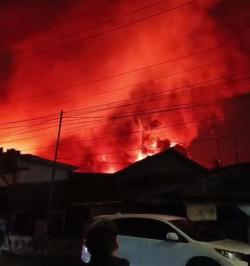 BREAKINGNEWS: Gudang Limbah B3 Milik PT Dame Terbakar
