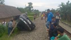 KA Sri Bilah Tabrak Mobil di Lintasan Tanpa Palang Deliserdang: 1 Warga Bandung Tewas, 2 Terluka