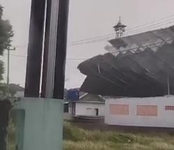 Puting Beliung Terjang Cirebon, Puluhan Rumah Warga Rusak