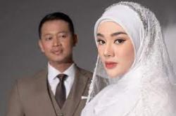 Lupa Hapus Foto Mantan,  Jadi Pemicu Clara Shinta Pisah Ranjang dengan Suami