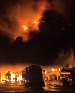 Lima Ledakan Guncang Karawang, Gudang Limbah PT DAS Ludes Terbakar Hingga 8 Jam