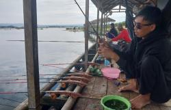 Sensasi Mancing Ikan Nila di Waduk Cirata Jangari, Spot Sangkali Jadi Primadona