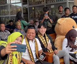 Bupati Pringsewu Ajak Willie Salim dan Lilis Putri Inspirasi Siswa SMPN 1 Gadingrejo
