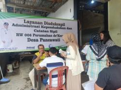Warga Antusias, Desa Pancawati Hadirkan Layanan KTP dan KK Jemput Bola di Hari Libur