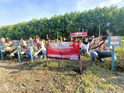 Komunitas Motor Tanam 1.000 Mangrove di Pantai Tirang Semarang