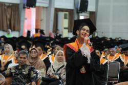 Cerita Inspiratif Sisilia Mayang, Lulus dengan IPK 3,8 dan Bakat Musik yang Memukau