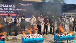 6,8 Juta Batang Rokok Ilegal Dimusnahkan di Mataram, Kerugian Negara Capai Rp6,68 Miliar