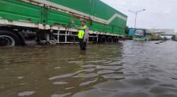 Update Banjir Semarang: Kaligawe Genuk Masih Tergenang, Cek Pengalihan Arus Lalu Lintas di Sini