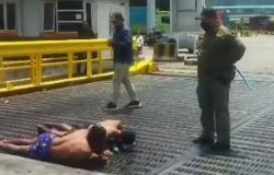 Heboh di Medsos! Petugas Hukum Anak Koin Guling-Guling di Pelabuhan Merak