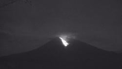 Gunung Semeru Erupsi 26 Kali, Lava Pijar Meluncur Sejauh 2 Kilometer