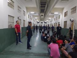 Operasi Halinar Rutan Medaeng: TNI-Polri Gaspol Razia Dini Hari, Cari HP Hingga Narkoba!