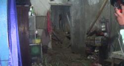 Tebing Setinggi 5 Meter Ambrol, Rumah Warga Kertajaya Rusak Parah Diterjang Longsor