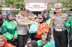 Sinergi Hangat Polisi dan Ojol di Surabaya, Wujud Kebersamaan Menjaga Kota Pahlawan