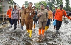 Tinjau Korban Banjir, Gubernur Ahmad Luthfi Pastikan Bantuan Tepat Sasaran