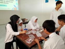 Beads Craft Bikin Happy! Terapi Kreatif UNESA Buka Peluang Bisnis Anak Disabilitas