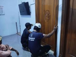 Kisah Anak di Jombang Terkunci Dalam Kamar Usai Disuapin Makan Ibunya, Damkar Turun Tangan!