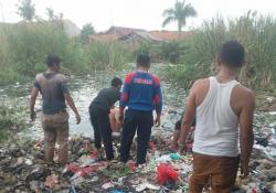 Ketua RT di Rengasdengklok Diduga Tenggelam Saat Buang Sampah di Empang