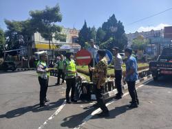 Rawan Kecelakaan di Musim Hujan, Rambu-rambu Lalu Lintas dan Penunjuk Jalan Diperbaiki