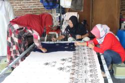 Batik Kembang Sambiloto Bojonegoro, dari Halaman Belakang Rumah Menembus Pasar Dunia