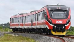 Kereta Trans-Sulawesi Ngadat 2 Jam di Barru Gara-Gara Ekskavator di Tebing
