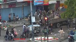 Kembali Fungsikan Badan Jalan, Satpol PP Tertibkan Lapak PKL Penyebab Macet di Pasar Sikambing