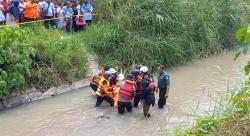 Sempat Hilang, Ibu Rumah Tangga Ini Temukan Bocah 5 Tahun yang Tenggelam di Sungai Jombang