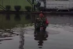 Update Banjir Semarang Kamis Pagi: Kaligawe Masih Terendam Hampir 1 Meter, Arus Lalin Tersendat