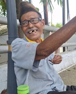 Di Usia 90 Tahun, Abah Ade Masih Mengayuh Sepeda untuk Sekedar Sepiring Nasi Garam