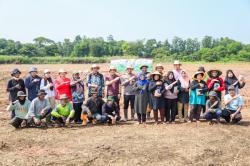 Polres Karawang Tanam Jagung di Lahan Non Sawah, Dukung Program Swasembada Pangan 2025