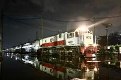 Perjalanan KA Berangsur Pulih, Jalur Terdampak Banjir di Semarang Sudah Bisa Dilalui