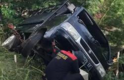 Diduga Mengantuk, Mobil Pikap di Ponorogo Mendadak Masuk Jurang