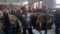 Gubernur Jateng Ahmad Luthfi Kunjungi Sentra Batik Sragen, Dorong Inovasi Motif Baru