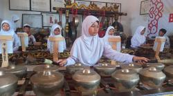 Saat Gadget Dikalahkan Gamelan: Cerita Anak Desa Kaliombo, Menabuh Nada Melawan Lupa