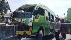 Truk Semen Tabrak Elf di Jalur Penyempitan Jembatan Cipunagara, Empat Orang Luka-Luka