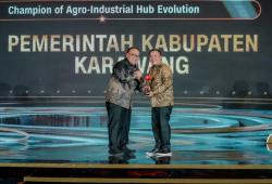 Pemkab Karawang Raih Penghargaan Bergengsi Champions of Agro Industrial Hub Evolution