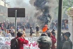 Sempat Memanas, Massa Pro Pemakzulan Bupati Sempat Bakar Ban di Samping Alun-Alun Pati