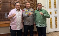 Tepis Isu Retak: Kapolda Riau Pertemukan Gubernur-Wagub, Salam Komando Jadi Bukti Solid