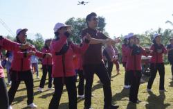 Senam Bareng Lansia, Bupati Arie Doakan Desa Rama Agung Semakin Maju