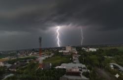 Tertinggi di Jatim, Sepekan Bojonegoro Disambar Petir 6.131 Kali, BMKG: Waspadai Cuaca Ekstrem!