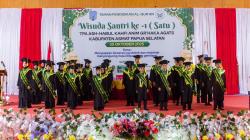 TPA Ash-Habul Kahfi Cetak Sejarah: Wisuda Perdana di Agats Papua Selatan, Panggung Hafalan jadi Adem