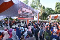 Ratusan Warga Antusias Serbu Pasar Murah di Pandapa Paramarta Kuningan