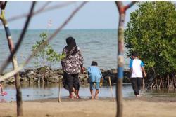 Seruan Konservasi dan Kebangkitan Wisata Pantai Karangsong Indramayu
