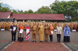 Puluhan ASN Garut Resmi Pensiun, Pemkab Beri Penghargaan